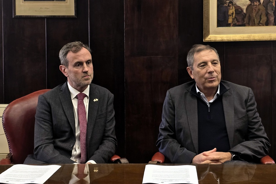 Embajador del Reino Unido en Uruguay, Mal Green y ministro de Economía y Finanzas, Gabriel Oddone Embajador del Reino Unido en Uruguay, Mal Green y ministro de Economía y Finanzas, Gabriel Oddone