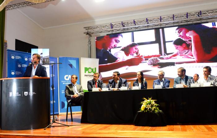 Presidente Lacalle Pou en firma de convenio con Udelar en Paysandú