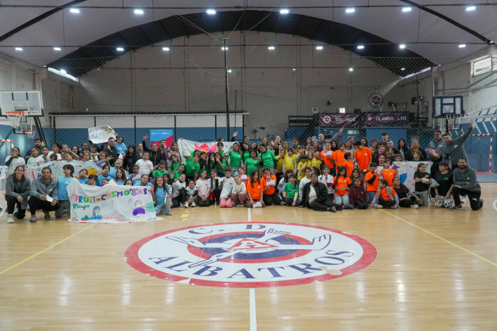 Foto final del segundo encuentro interescolar de Más Deporte en el Club Albatros Foto final del segundo encuentro interescolar de Más Deporte en el Club Albatros
