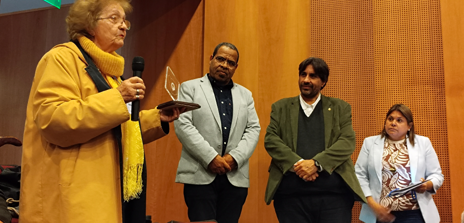 mabel Tagliafico hace uso de la palabra al recibir Reconocimiento por su aporte mabel Tagliafico hace uso de la palabra al recibir Reconocimiento por su aporte